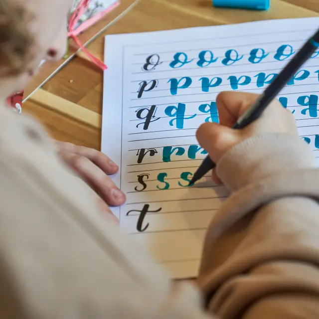 Sztuka użytkowa: Warsztaty brush letteringu dla początkujących